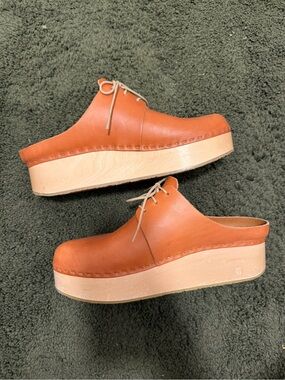 Bryr Women's Leather Platform Mules in Cognac Brown